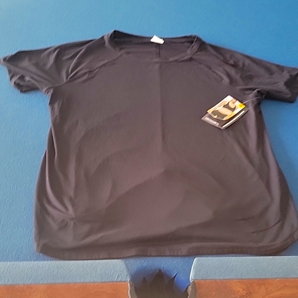 Black Avia Crew Tee, size 12-14